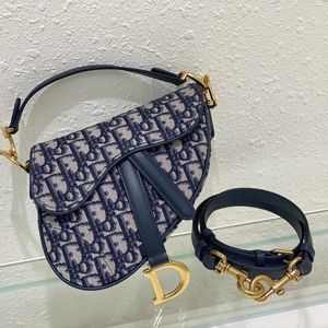 Meet your Posher, Lucy